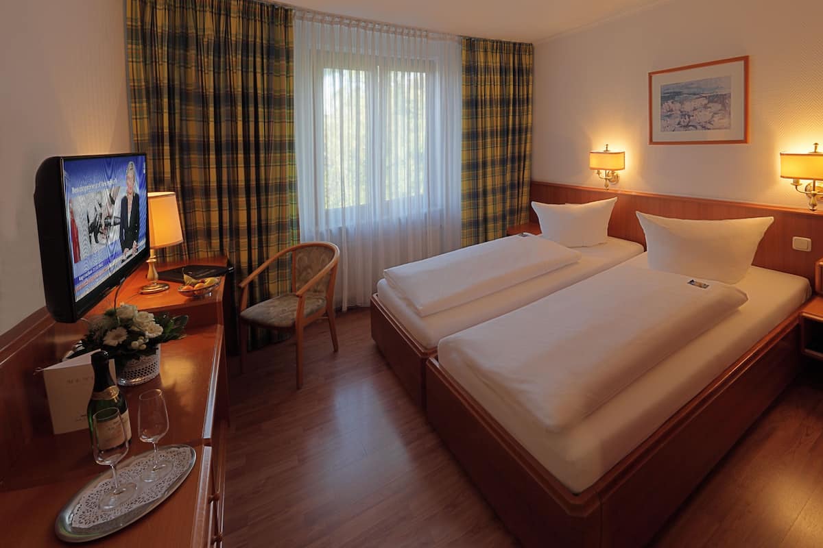 hypo-allergenic bedding, minibar, in-room safe, desk