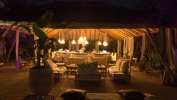 Poolside bar