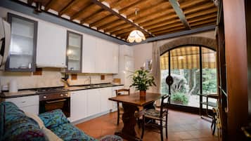 Appartement Classique, 1 grand lit et 1 canapé-lit, cuisine, cÎté jardin | Cuisine privée