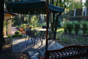 Superior Cottage, 1 Queen Bed, Refrigerator, Garden Area | Terrace/patio