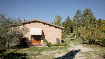Chambre Classique avec lits jumeaux, 2 lits une place, salle de bains privée | Vue sur le jardin