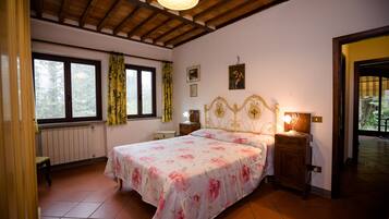 Classic Apartment, 1 Queen Bed with Sofa bed, Kitchen, Garden Area | Hypo-allergenic bedding, individually decorated, individually furnished