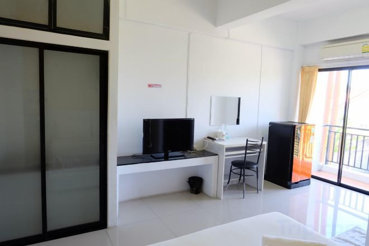Desk, blackout drapes, WiFi (free)
