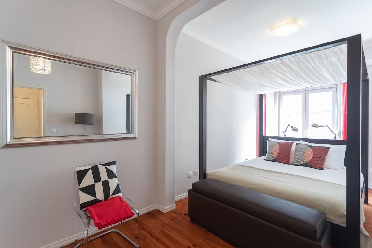 Apartamento standard, 2 quartos, sacada, vista para a cidade | 1 bedroom, individually decorated, individually furnished