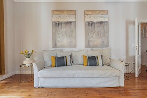 Exclusive Apartment, 2 Bedrooms, 2 Bathrooms, City View | Living area | 80-cm flat-screen TV with cable channels - Santa Justa 24 Apartments (Lisbon)