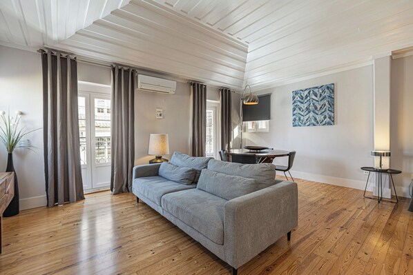 Apartamento luxo, 1 quarto, vista para a cidade | Living area