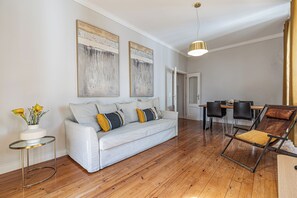 Exclusive Apartment, 2 Bedrooms, 2 Bathrooms, City View | Living area | 80-cm flat-screen TV with cable channels - Santa Justa 24 Apartments (Lisbon)