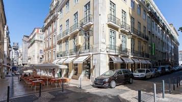 Vista frontal de la propiedad