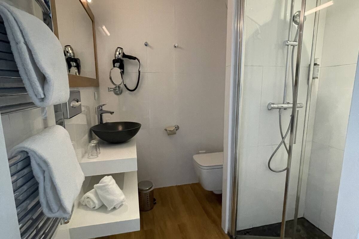 classic double room | bathroom | shower, free toiletries, hair dryer, towels