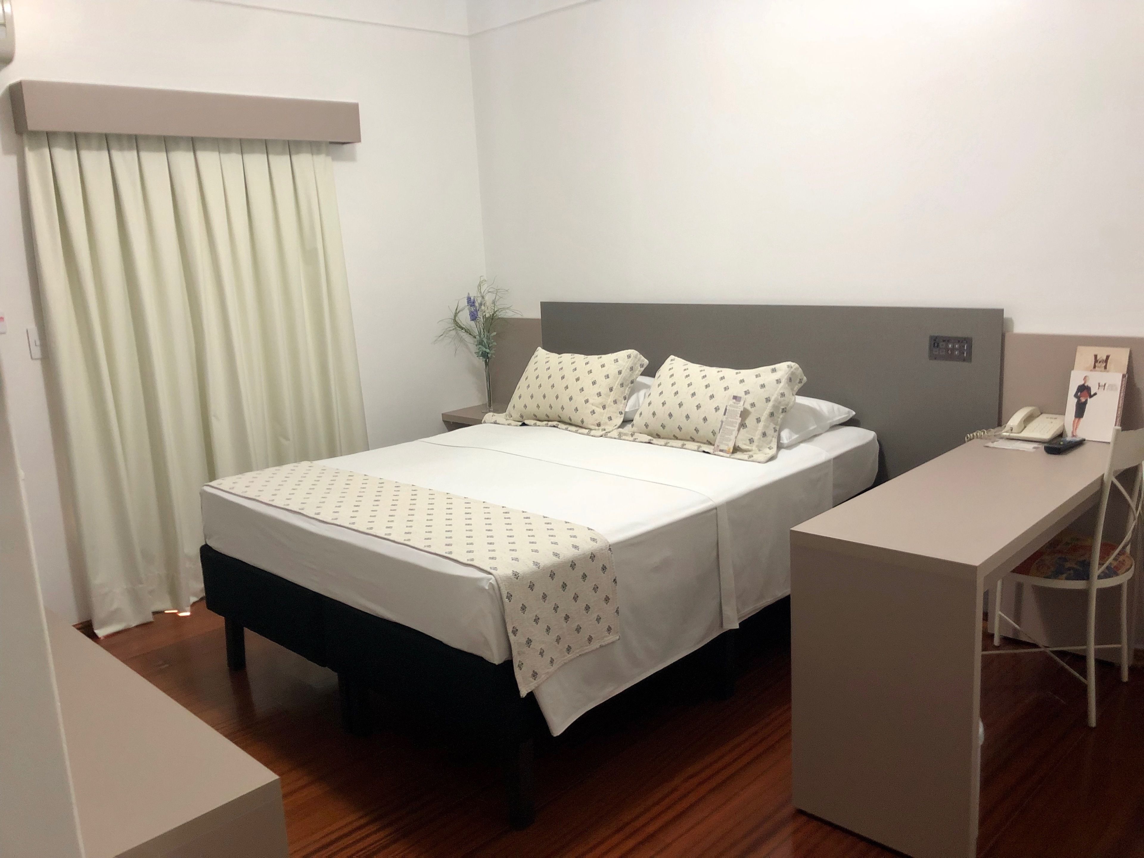 Frigobar, Wi-Fi de cortesia, roupa de cama