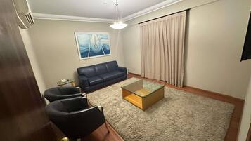 Suíte superluxo, 1 cama King | Frigobar, Wi-Fi de cortesia, roupa de cama