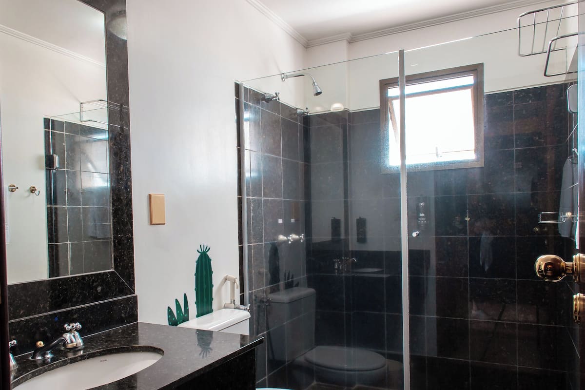 Shower, towels