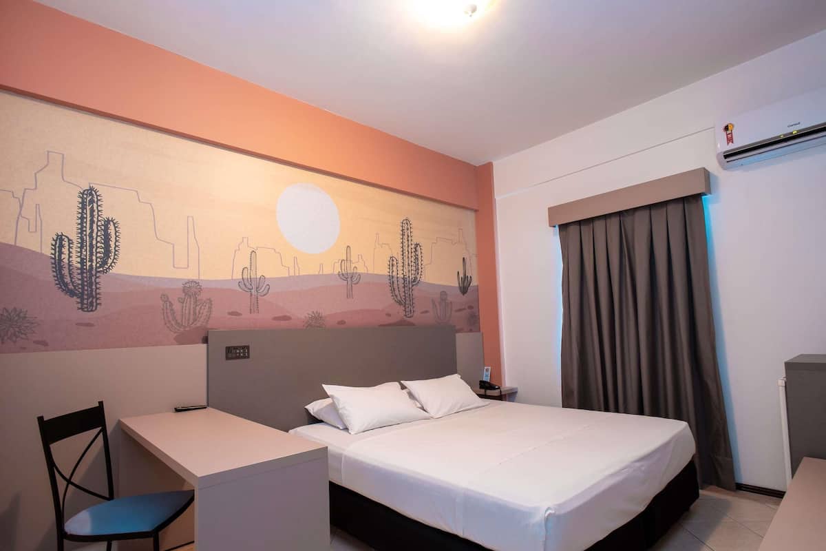 Rom – standard, 1 queensize-seng | Minibar, wi-fi (inkludert) og sengetøy
