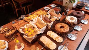 Desayuno buffet todos los días (con cargo)