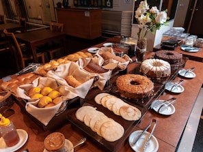 Daily buffet breakfast (BRL 53 per person)