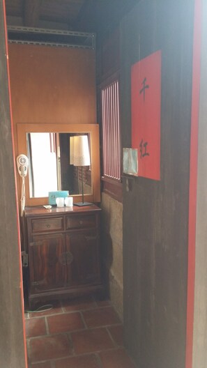 Comfort Quadruple Room, 2 Queen Beds, Ensuite | Bathroom | Shower, rainfall showerhead, free toiletries, hair dryer