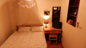 Standard Double Room, Shared Bathroom | Desk, blackout drapes, free WiFi, bed sheets