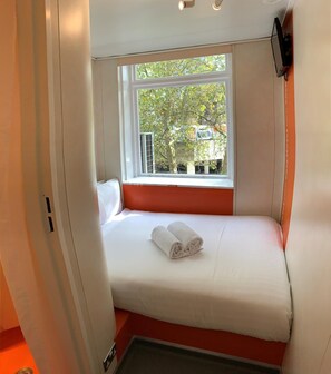 Soundproofing, free WiFi, bed sheets - Easyhotel South Kensington (London)
