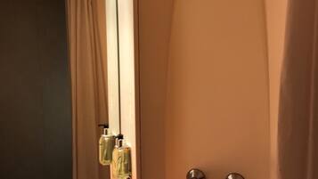 Shower, towels