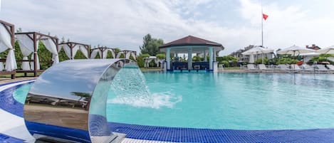 Indoor pool, seasonal outdoor pool, sun loungers