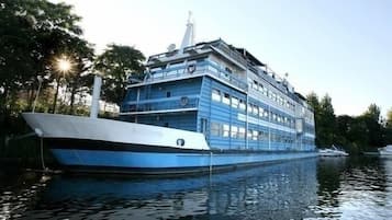 Fassade der Unterkunft – Abend/Nacht