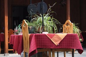 Outdoor dining