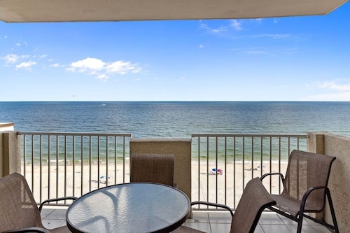 Tropical Winds Unit 701