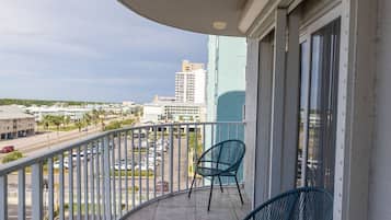 Condo, 3 Bedrooms | Property grounds