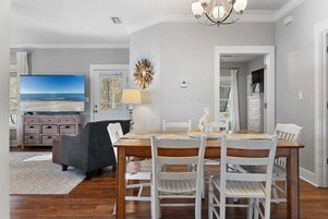 Cottage, 3 Bedrooms | Dining