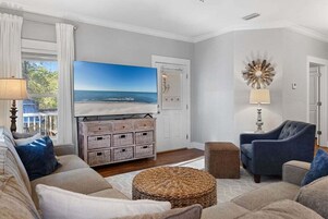 Casa de campo, 3 habitaciones | Zona de estar | Una Smart TV, un reproductor de DVD