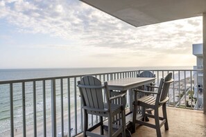 公寓式客房, 3 间卧室 | 室外用餐