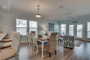 Duplex, 3 Bedrooms | Private kitchen | Fridge, microwave, oven, dishwasher - Spinnaker Pointe Unit 4B (Gulf Shores)