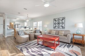 Duplex, 3 Bedrooms | Living area