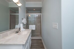 Duplex, 3 Bedrooms | Bathroom | Towels