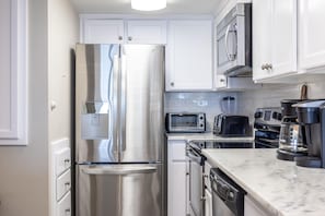 Condo, 3 Bedrooms | Private kitchen