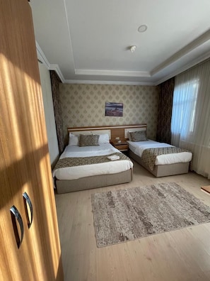 Tripla Standard | Minibar, una cassaforte in camera, una scrivania, insonorizzazione