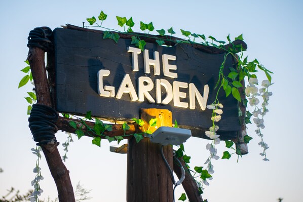 تفاصيل الفندق من الخارج