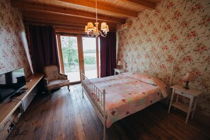 Deluxe-Doppel- oder -Zweibettzimmer | 1 Schlafzimmer, Bügeleisen/Bügelbrett, Zustellbetten, kostenloses WLAN