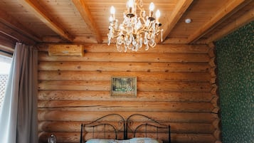 Kahden hengen deluxe-huone (yksi tai kaksi sänkyä) | 1 makuuhuone, silitysrauta/-lauta, lisävuoteet, ilmainen Wi-Fi