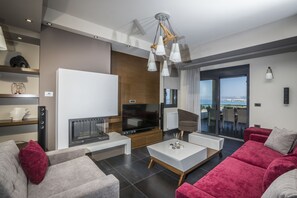 Lyxvilla - 3 sovrum - icke-rökare | Vardagsrum | 32-tums platt-tv med digitalkanaler och tv