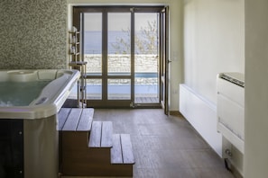 Indoor spa tub