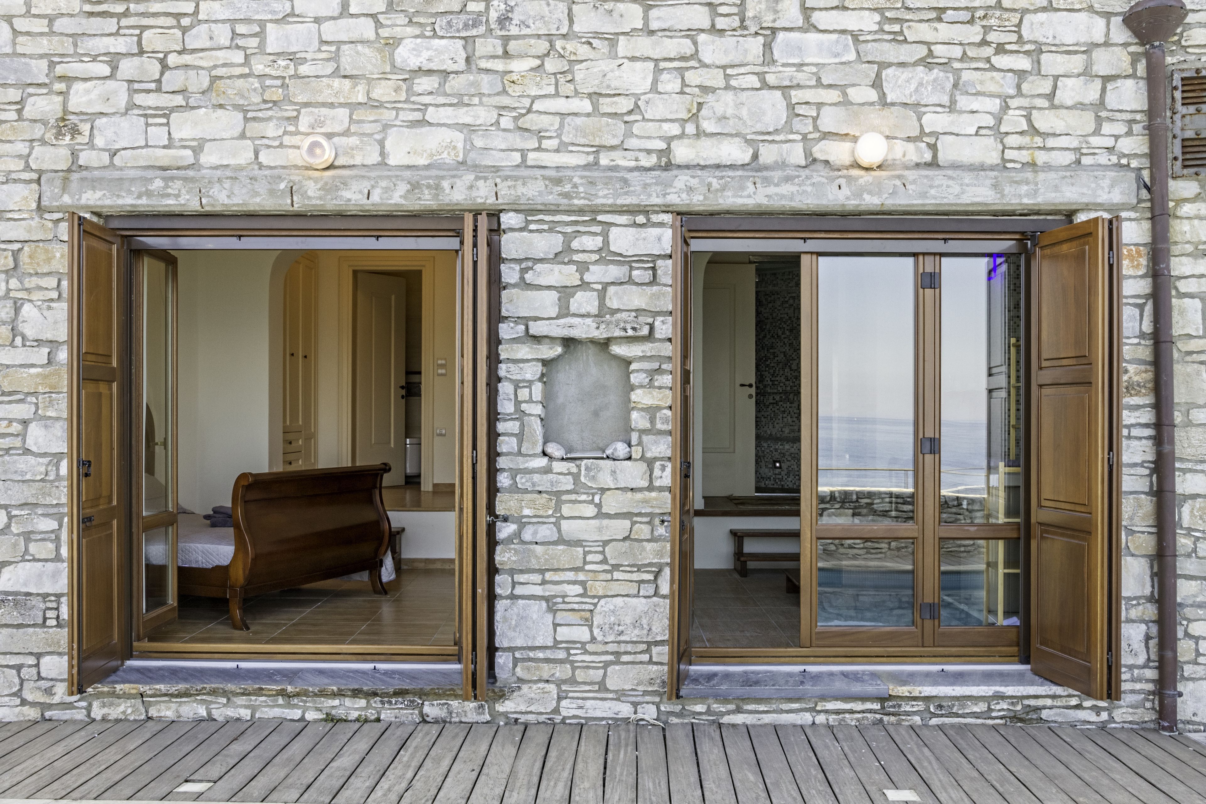 أغطية فراش متميزة ومكواة/لوح كي وواي فاي مجانًا