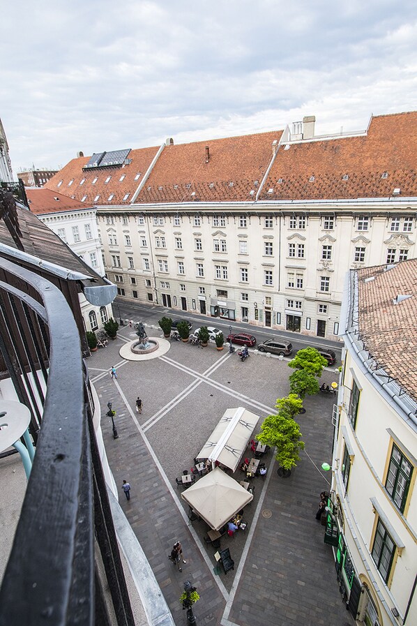 Classic Apartment, 2 Bedrooms | Balcony