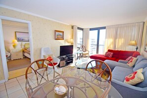 Condo, 3 Bedrooms | Living area