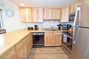 Condo, 2 Bedrooms | Private kitchen