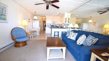 Condo, 1 quarto | Área de estar | TV