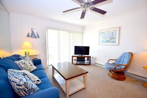 Condo, 1 Bedroom | Living area
