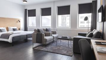 Family Suite Large | In-room safe, desk, blackout drapes, free WiFi