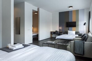 Family Suite Large | 客房內保險箱、書桌、遮光布/窗簾、免費無線上網