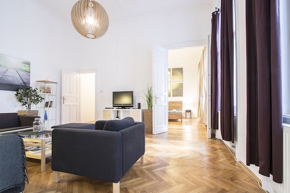 Comfort Apartment, 2 Bedrooms | Living room | TV